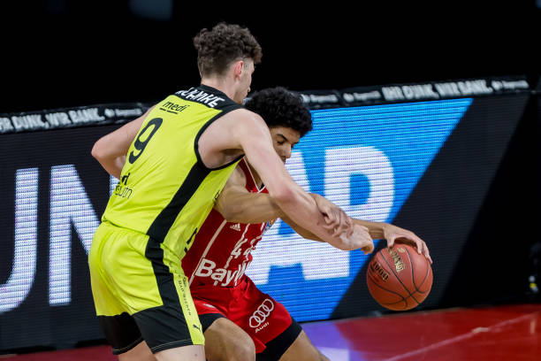 肖在接受采 肖在接受采