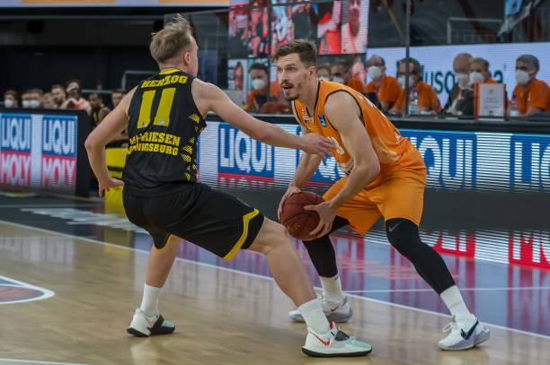 产业中的地 产业中的地